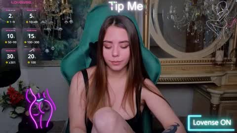 Snapshot of ivorywood_ chatting on 10.04.25 ivorywood_ online show from 10.04.25