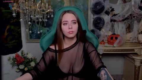 Snapshot of ivorywood_ chatting on 10.21.25 ivorywood_ online show from 10.21.25