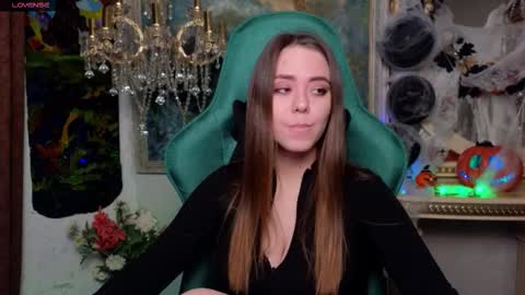 Snapshot of ivorywood_ chatting on 10.29.25 ivorywood_ online show from 10.29.25