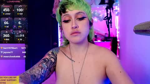 Snapshot of ivy_rosse chatting on 01.02.25 You can find more of me here  online show from 01.02.25