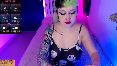 Snapshot of ivy_rosse chatting on 01.10.25 You can find more of me here  online show from 01.10.25