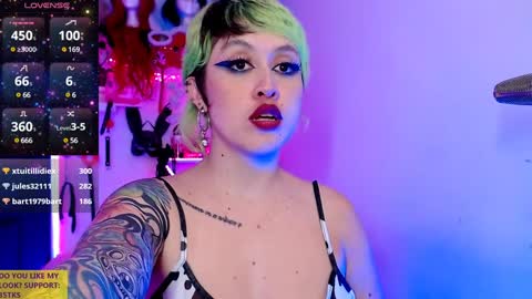 Snapshot of ivy_rosse chatting on 01.10.25 You can find more of me here  online show from 01.10.25