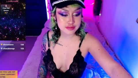 Snapshot of ivy_rosse chatting on 01.11.25 You can find more of me here  online show from 01.11.25