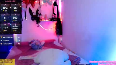 Snapshot of ivy_rosse chatting on 03.08.25 You can find more of me here  online show from 03.08.25