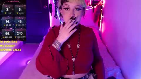 Snapshot of ivy_rosse chatting on 10.24.25 You can find more of me here  online show from 10.24.25