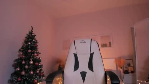 IVY - Follow me 3 online show from 12.17.24