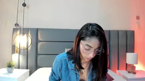 IvyJhonss online show from 09.12.25