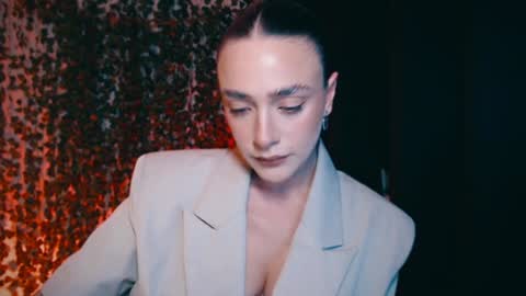 Miss Ivy online show from 01.17.25