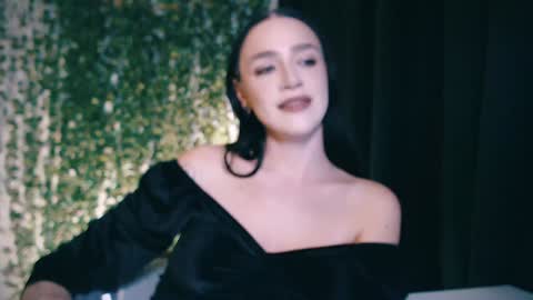 Miss Ivy online show from 01.28.25