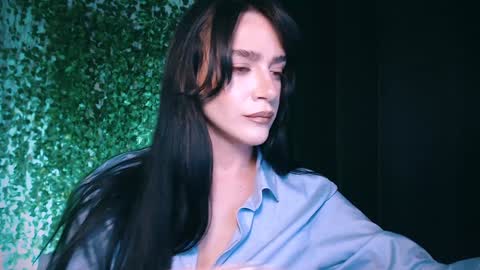 Miss Ivy online show from 02.05.25