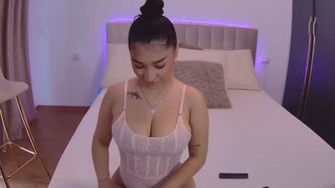 ivymonique online show from 09.24.25