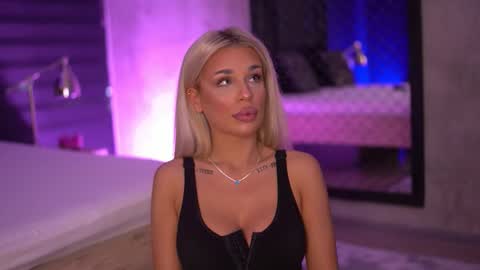 IvyRowa online show from 09.22.25