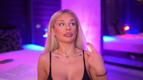 IvyRowa online show from 10.08.25