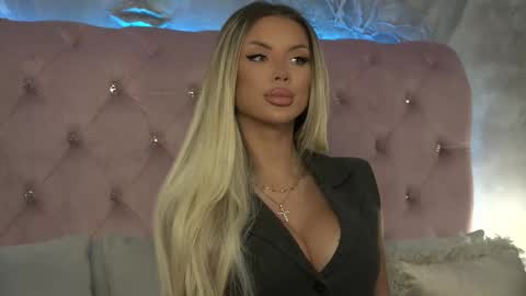 Snapshot of ivyrubens chatting on 10.23.25  Ivy  online show from 10.23.25