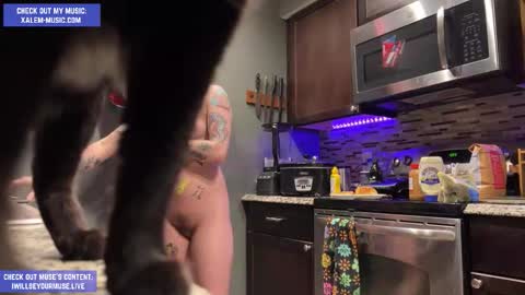 Muse hethey online show from 11.29.25