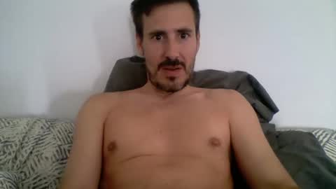 Snapshot of iyoperro chatting on 10.01.25 Casandro online show from 10.01.25