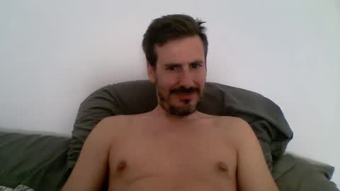 Snapshot of iyoperro chatting on 10.06.25 Casandro online show from 10.06.25