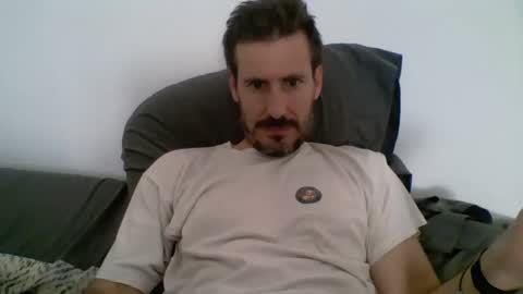 Snapshot of iyoperro chatting on 10.08.25 Casandro online show from 10.08.25