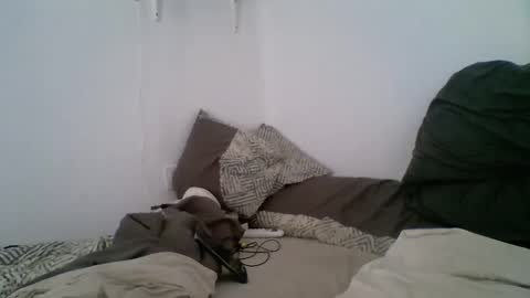 Snapshot of iyoperro chatting on 10.09.25 Casandro online show from 10.09.25