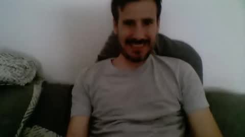 Snapshot of iyoperro chatting on 10.10.25 Casandro online show from 10.10.25