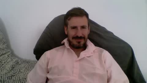 Snapshot of iyoperro chatting on 10.13.25 Casandro online show from 10.13.25