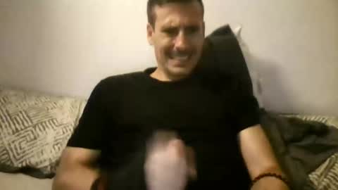 Snapshot of iyoperro chatting on 10.20.25 Casandro online show from 10.20.25