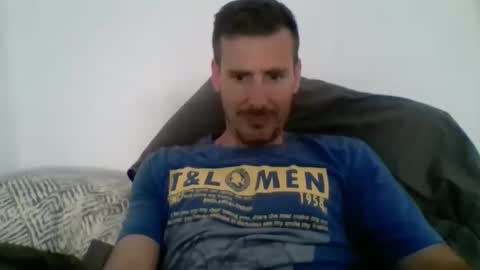 Snapshot of iyoperro chatting on 10.24.25 Casandro online show from 10.24.25