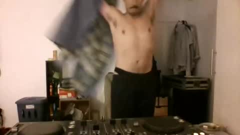 Snapshot of iyoperro chatting on 10.28.25 Casandro online show from 10.28.25