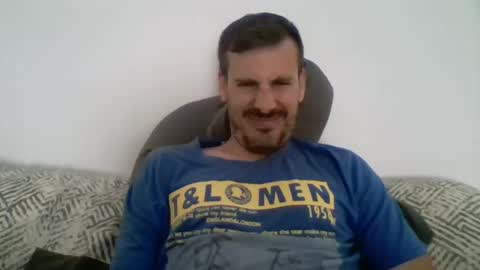 Snapshot of iyoperro chatting on 11.01.25 Casandro online show from 11.01.25