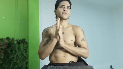 Snapshot of izaak_taylor7 chatting on 04.26.26 izaack online show from 04.26.26