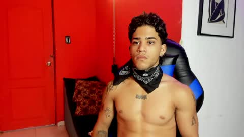 Snapshot of izaak_taylor7 chatting on 04.29.26 izaack online show from 04.29.26