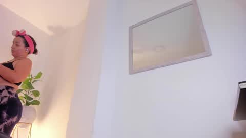 Iza online show from 02.19.25