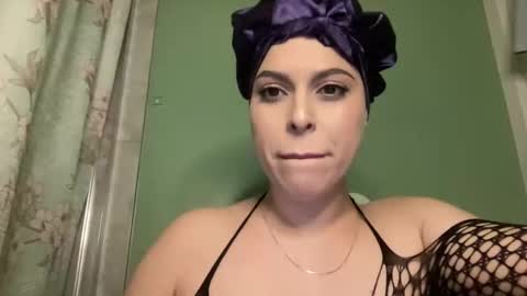 Snapshot of izcah_g chatting on 01.26.25 Izcah online show from 01.26.25