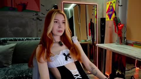 Snapshot of izi_fox chatting on 01.31.25 izi online show from 01.31.25