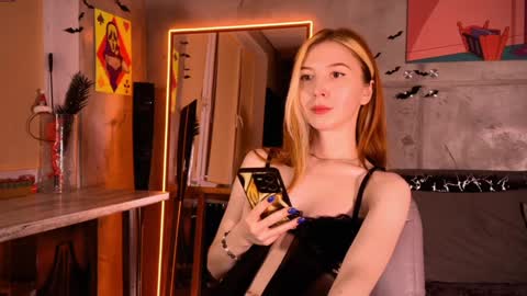 Snapshot of izi_fox chatting on 02.07.25 izi online show from 02.07.25