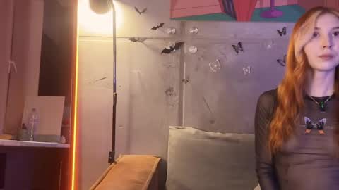 Snapshot of izi_fox chatting on 02.13.25 izi online show from 02.13.25