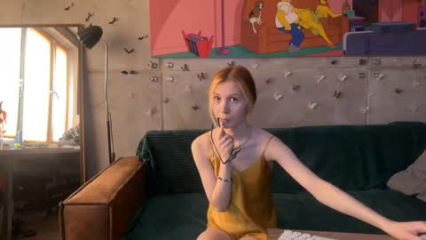 Snapshot of izi_fox chatting on 02.20.25 izi online show from 02.20.25