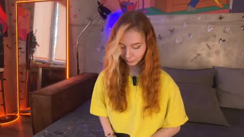 Snapshot of izi_fox chatting on 03.09.25 izi online show from 03.09.25