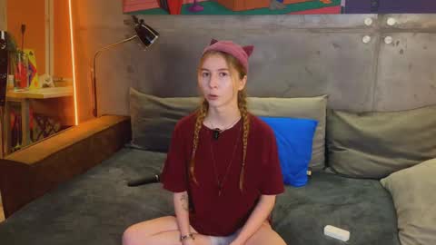 Snapshot of izi_fox chatting on 10.06.25 izi online show from 10.06.25