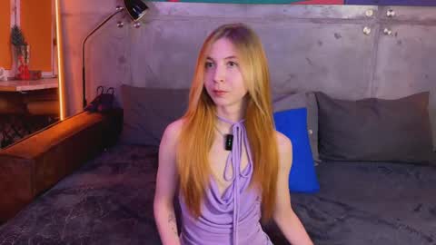 Snapshot of izi_fox chatting on 10.17.25 izi online show from 10.17.25