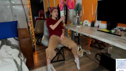 Snapshot of izi_fox chatting on 02.19.26 izi online show from 02.19.26