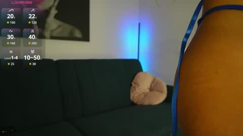 izy bellee online show from 11.04.25