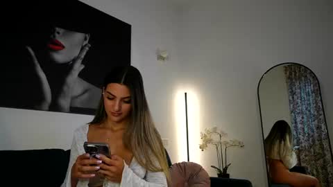 Snapshot of izy_bellee chatting on 07.21.26 izy bellee online show from 07.21.26