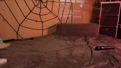 Izzy Inked online show from 10.13.25