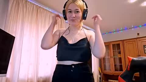 Snapshot of jacelyngarcea chatting on 10.27.25 Lilo online show from 10.27.25