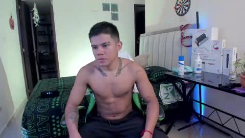 Snapshot of jack_castell chatting on 10.07.25 JACK CASTELL online show from 10.07.25