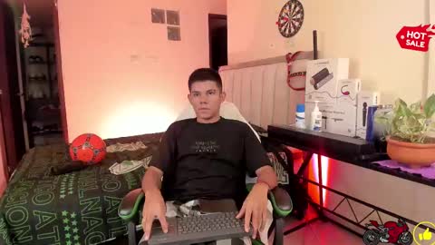 Snapshot of jack_castell chatting on 10.08.25 JACK CASTELL online show from 10.08.25