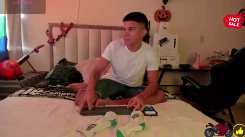 Snapshot of jack_castell chatting on 10.14.25 JACK CASTELL online show from 10.14.25