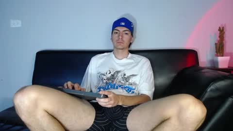 INDEPENDENT MODEL online show from 12.04.24