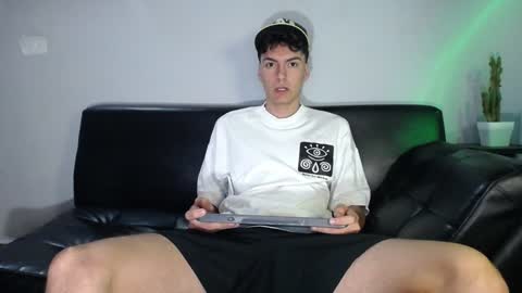 INDEPENDENT MODEL online show from 12.06.24